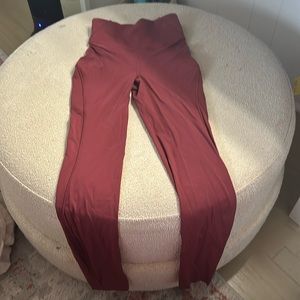 Lululemon maroon leggings 25’